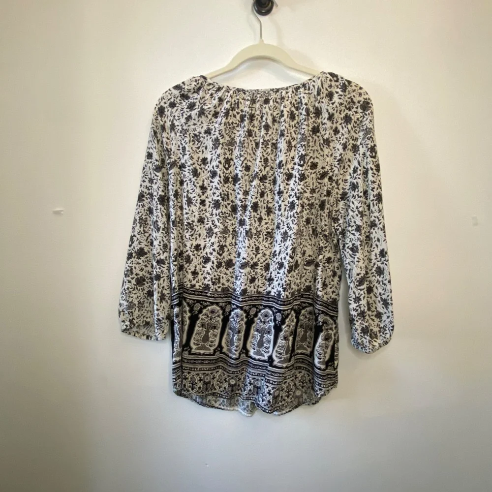 Like New Lucky Brand Top - Picture 2 of 4